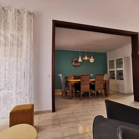 Modern And Spacious 3 Bedroom House In Holiday home *